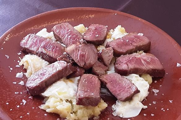Solomillo De Cerdo A La Parrilla Y Ensalada De Papa Al Curry